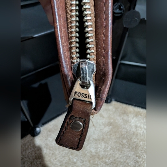 Fossil Brown Leather Zip Wallet with Keyhole Plaque - Picture 8 of 8